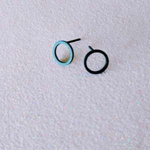 Matte black stud earrings - circle ⚫